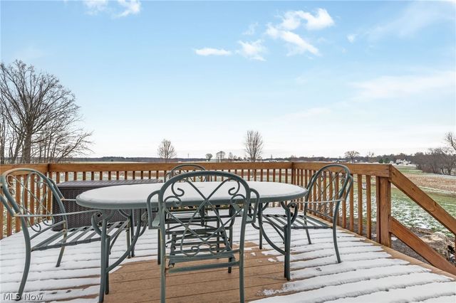 2186 Woodline Avenue SW, North Lawrence, OH 44666