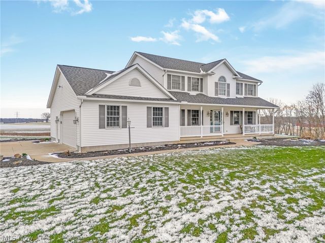 2186 Woodline Avenue SW, North Lawrence, OH 44666