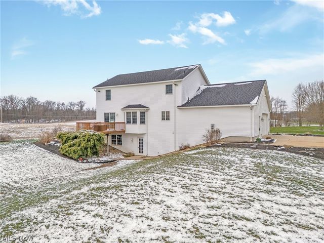 2186 Woodline Avenue SW, North Lawrence, OH 44666