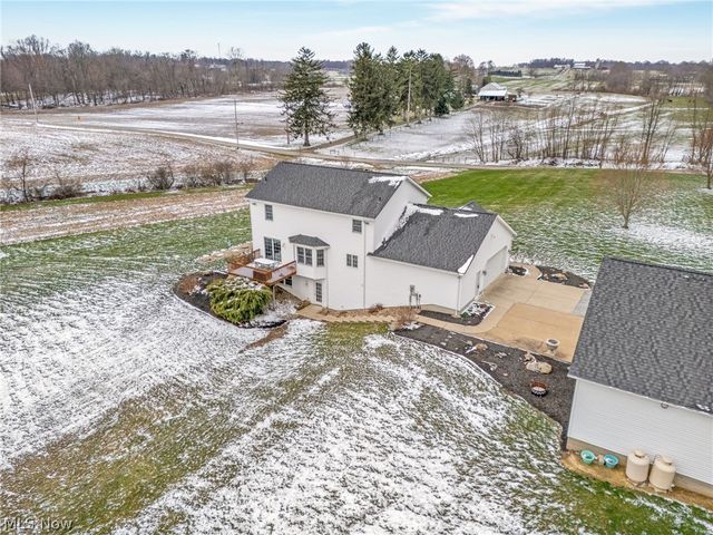 2186 Woodline Avenue SW, North Lawrence, OH 44666