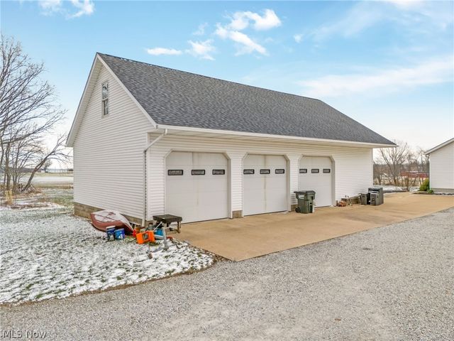 2186 Woodline Avenue SW, North Lawrence, OH 44666