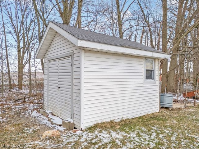 2186 Woodline Avenue SW, North Lawrence, OH 44666