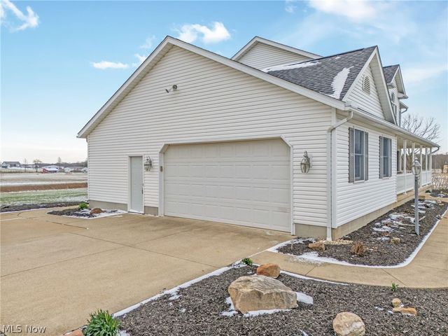 2186 Woodline Avenue SW, North Lawrence, OH 44666