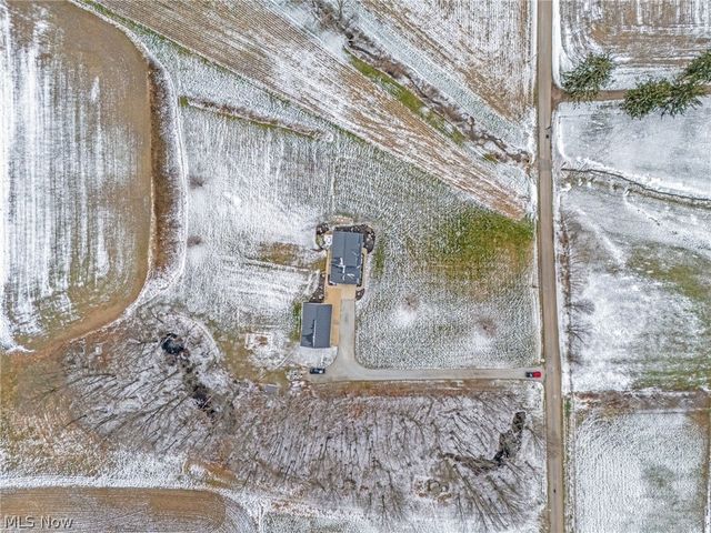 2186 Woodline Avenue SW, North Lawrence, OH 44666