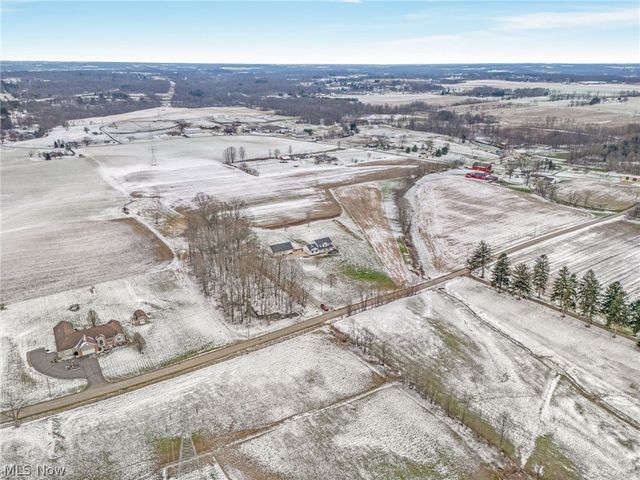 2186 Woodline Avenue SW, North Lawrence, OH 44666