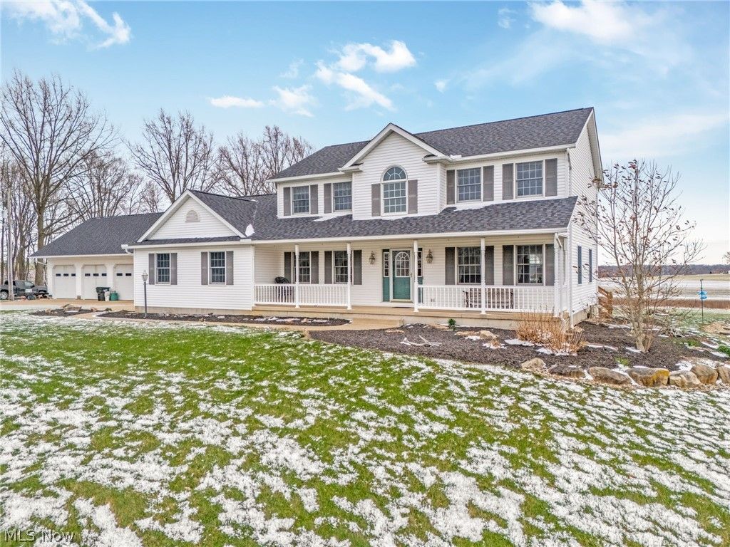 2186 Woodline Avenue SW, North Lawrence, OH 44666