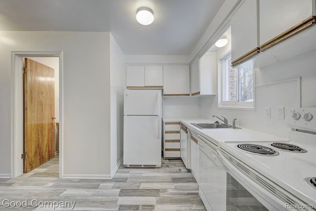 6958 Town Lane, Dearborn Heights, MI 48127