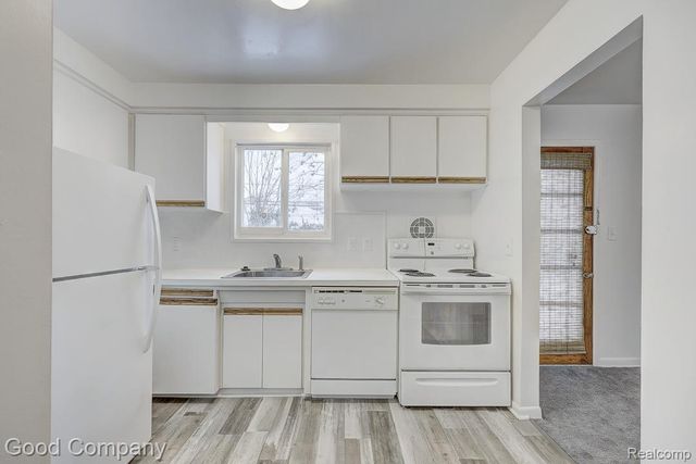 6958 Town Lane, Dearborn Heights, MI 48127