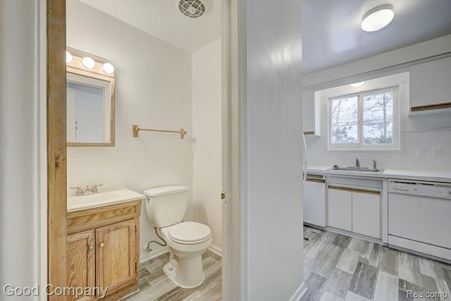 6958 Town Lane, Dearborn Heights, MI 48127