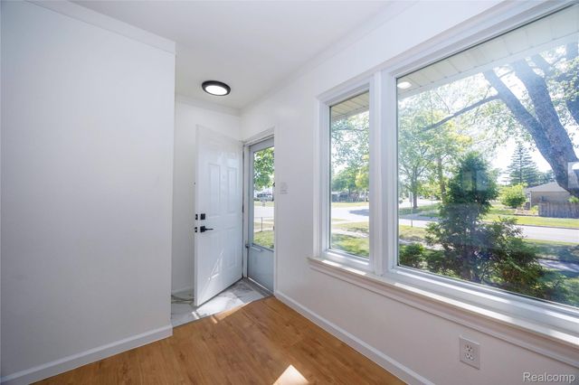 939 S Wildwood Street, Westland, MI 48186