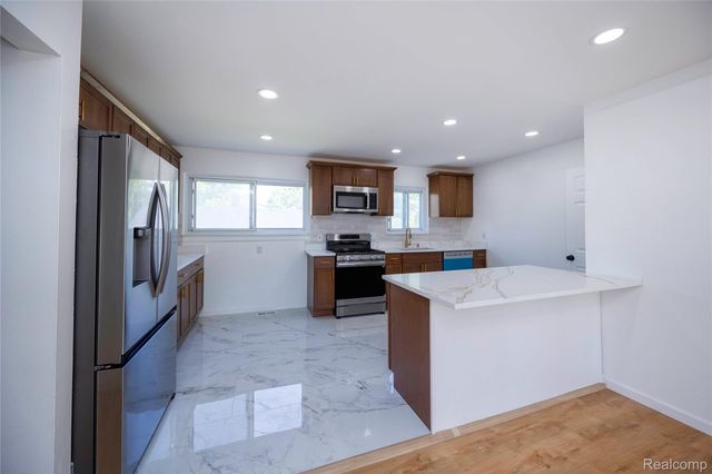 939 S Wildwood Street, Westland, MI 48186