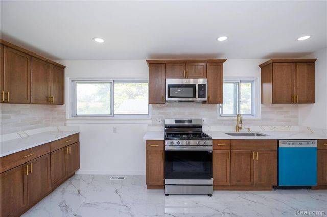 939 S Wildwood Street, Westland, MI 48186