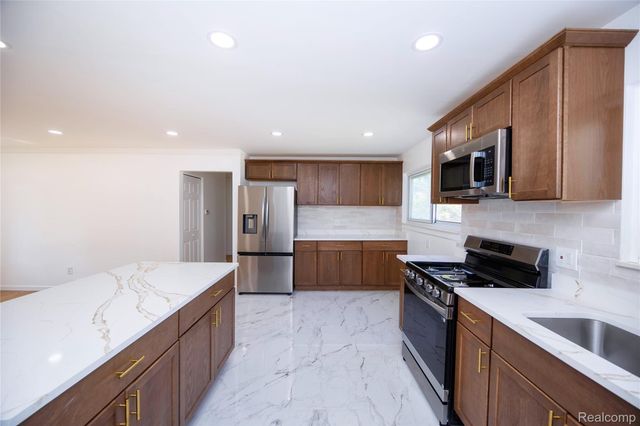 939 S Wildwood Street, Westland, MI 48186
