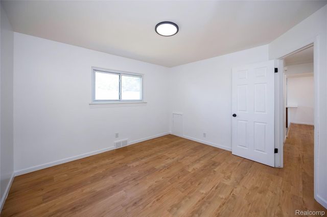 939 S Wildwood Street, Westland, MI 48186