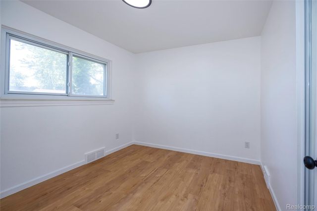 939 S Wildwood Street, Westland, MI 48186