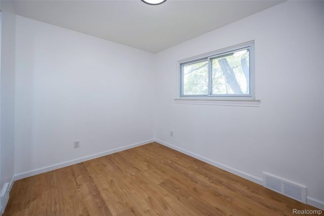 939 S Wildwood Street, Westland, MI 48186
