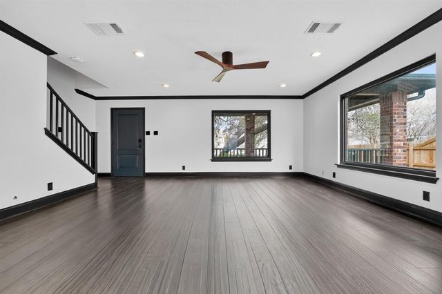 8409 Nairn DR, Austin, TX 78749