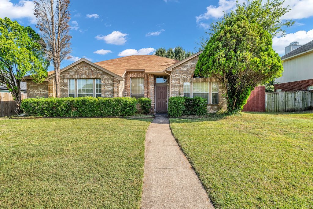 810 Moore Street, Cedar Hill, TX 75104