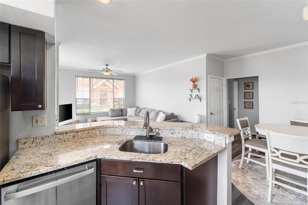 Image 8 of property listing at 10518 WHITE LAKE COURT 10518, Tampa, FL 33626