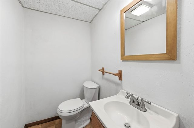 2467 Ankeny Dr, Hampton, PA 15044