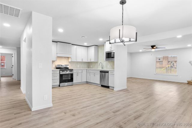 3348 S 82nd East Avenue, Tulsa, OK 74145