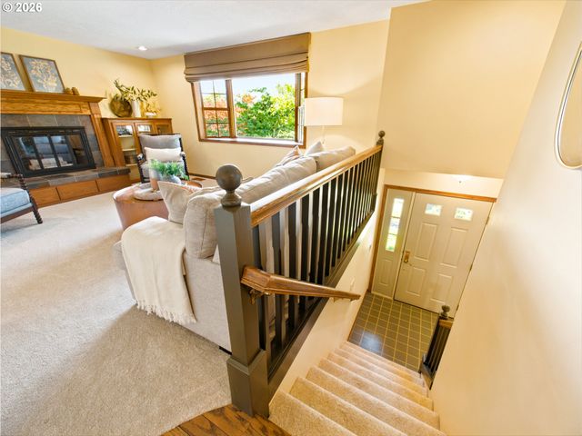 18782 UPPER MIDHILL Dr, West Linn, OR 97068