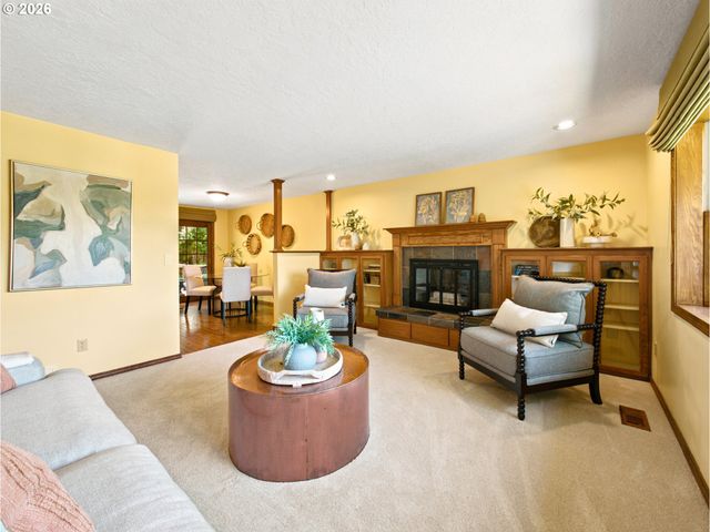 18782 UPPER MIDHILL Dr, West Linn, OR 97068