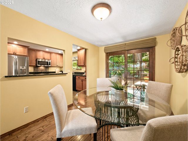 18782 UPPER MIDHILL Dr, West Linn, OR 97068