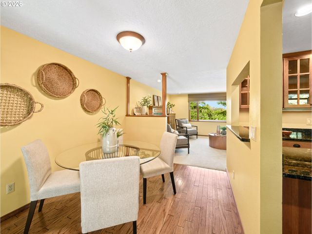 18782 UPPER MIDHILL Dr, West Linn, OR 97068