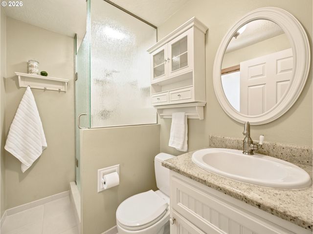 18782 UPPER MIDHILL Dr, West Linn, OR 97068
