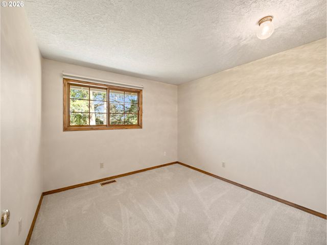 18782 UPPER MIDHILL Dr, West Linn, OR 97068