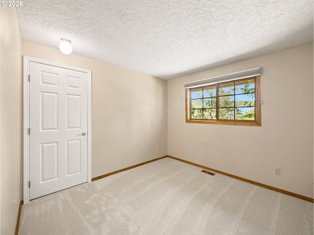 18782 UPPER MIDHILL Dr, West Linn, OR 97068