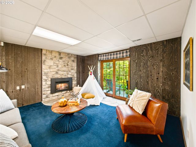 18782 UPPER MIDHILL Dr, West Linn, OR 97068
