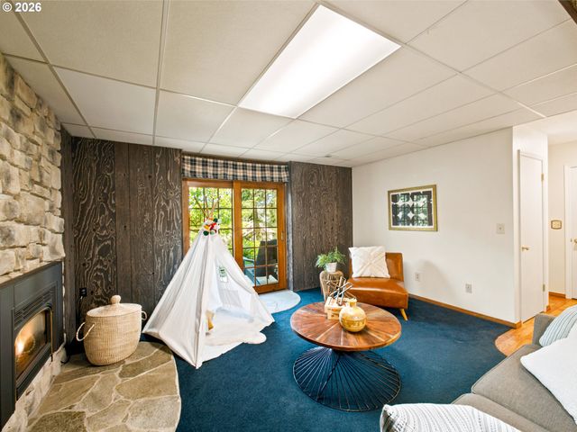 18782 UPPER MIDHILL Dr, West Linn, OR 97068