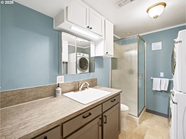 18782 UPPER MIDHILL Dr, West Linn, OR 97068