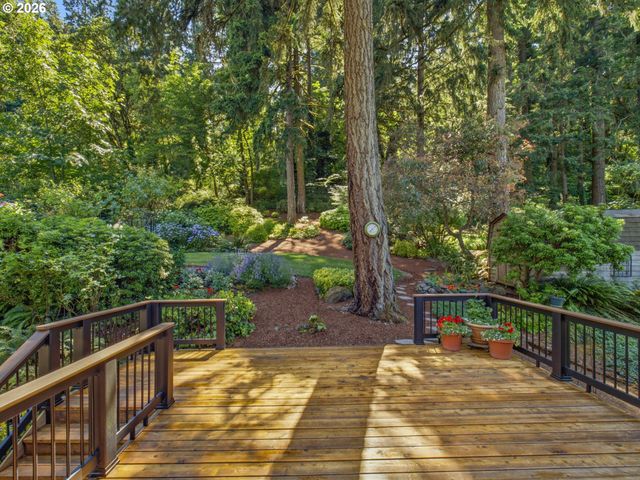 18782 UPPER MIDHILL Dr, West Linn, OR 97068