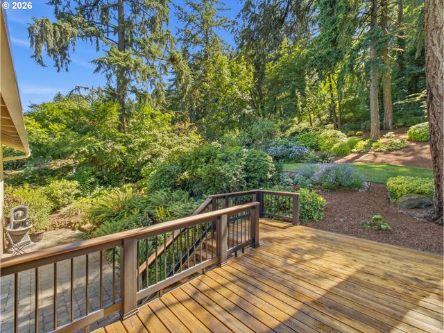 18782 UPPER MIDHILL Dr, West Linn, OR 97068