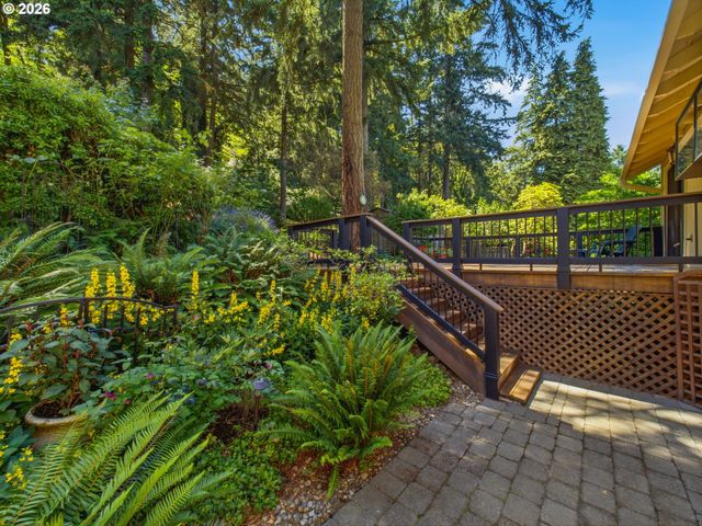 18782 UPPER MIDHILL Dr, West Linn, OR 97068