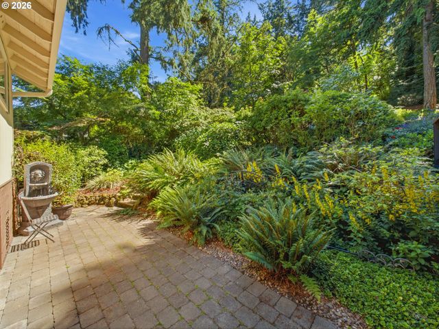 18782 UPPER MIDHILL Dr, West Linn, OR 97068