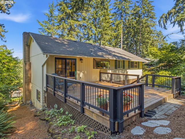 18782 UPPER MIDHILL Dr, West Linn, OR 97068