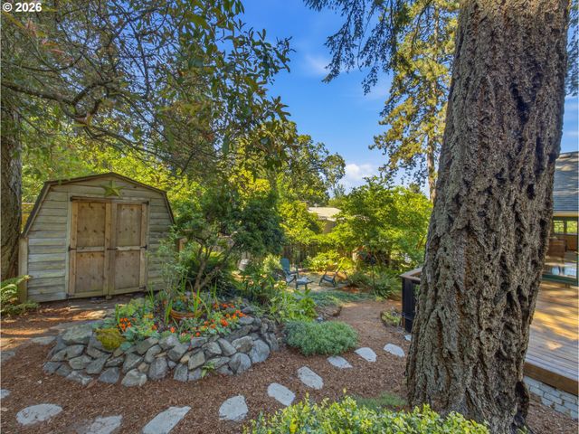 18782 UPPER MIDHILL Dr, West Linn, OR 97068