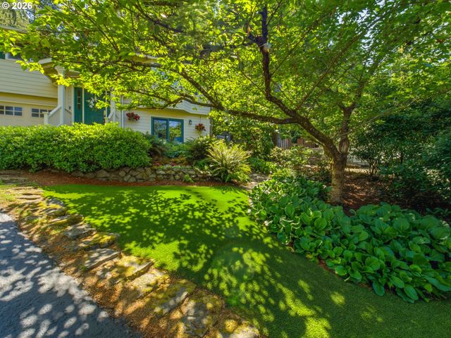 18782 UPPER MIDHILL Dr, West Linn, OR 97068
