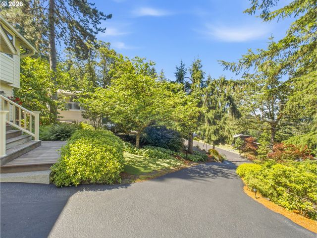 18782 UPPER MIDHILL Dr, West Linn, OR 97068