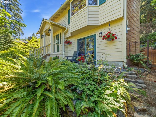 18782 UPPER MIDHILL Dr, West Linn, OR 97068