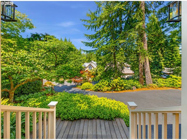 18782 UPPER MIDHILL Dr, West Linn, OR 97068