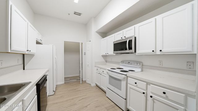 6081 MAGGIES Circle 104, Jacksonville, FL 32244