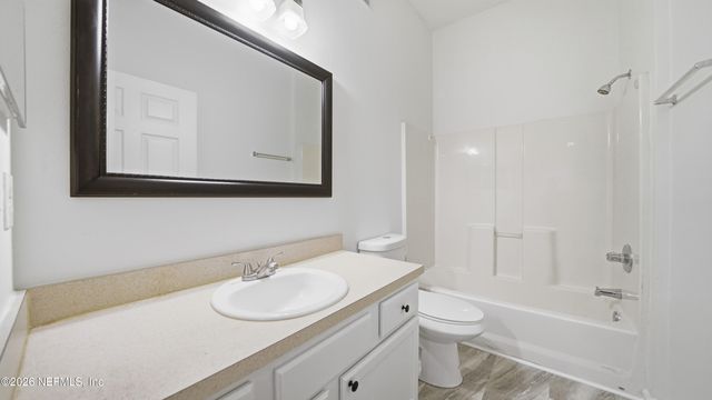 6081 MAGGIES Circle 104, Jacksonville, FL 32244