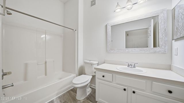 6081 MAGGIES Circle 104, Jacksonville, FL 32244