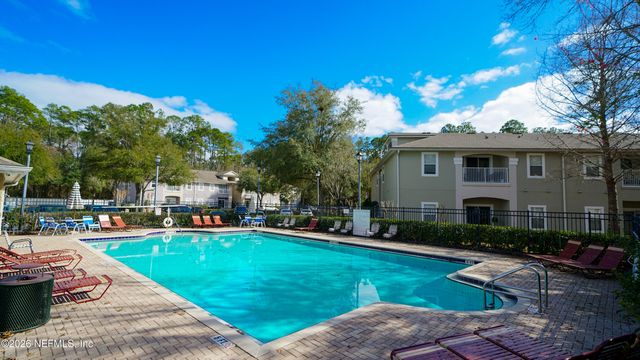 6081 MAGGIES Circle 104, Jacksonville, FL 32244