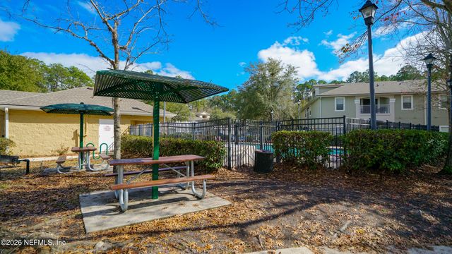 6081 MAGGIES Circle 104, Jacksonville, FL 32244